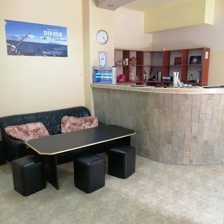 Femili Hotel Diveda ホテル