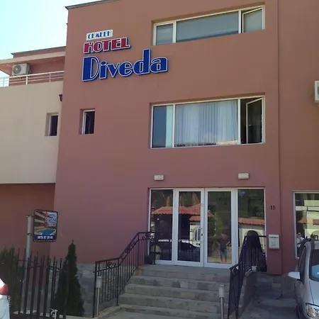 Femili Hotel Diveda ホテル