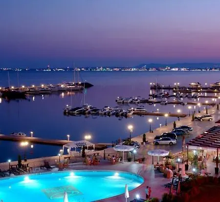 Femili Hotel Diveda ホテル