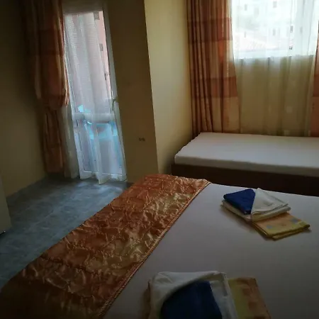 Femili Hotel Diveda ホテル